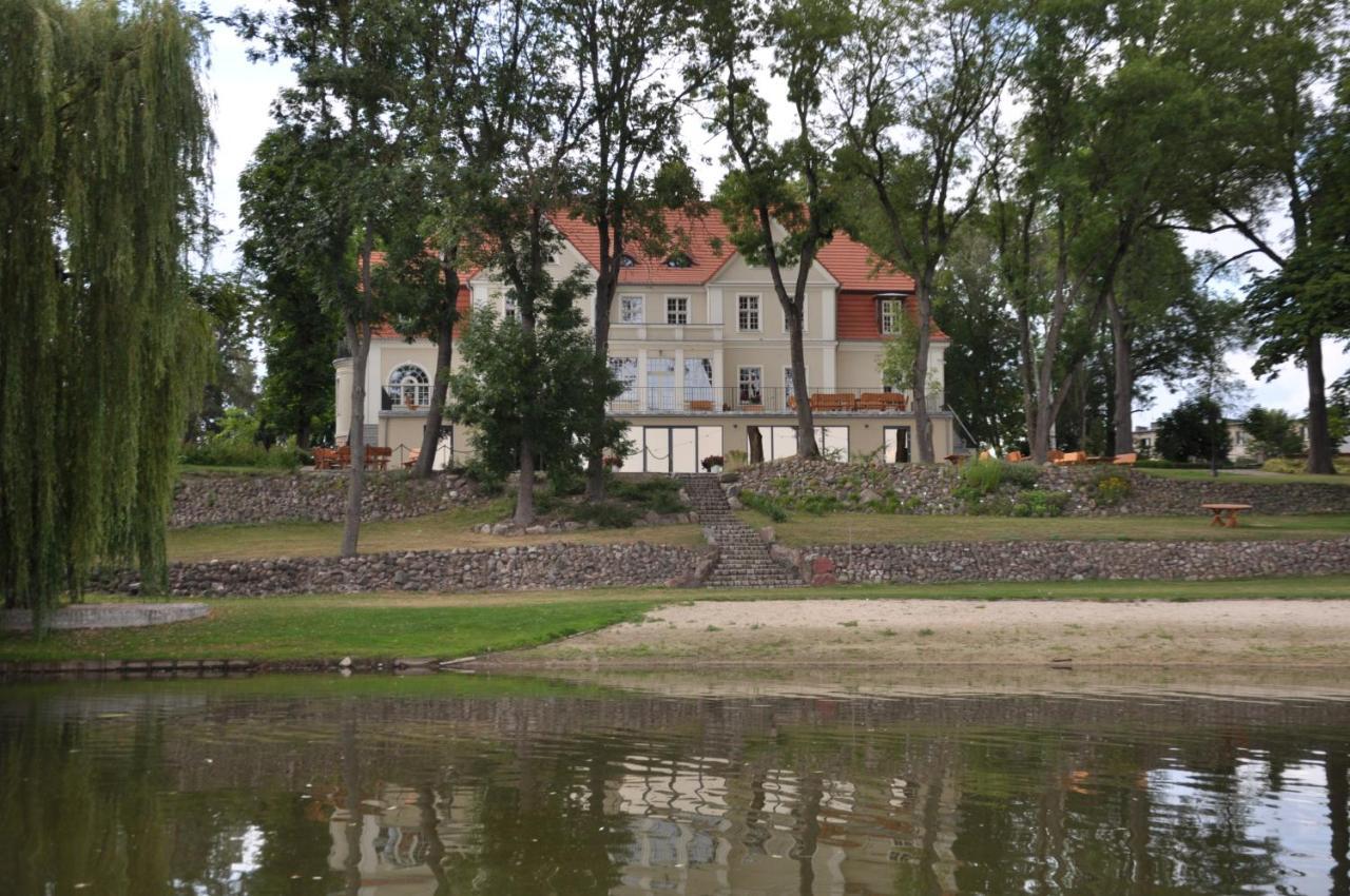 ホテルRezydencja Marii Rybieniec Kiszkowo エクステリア 写真